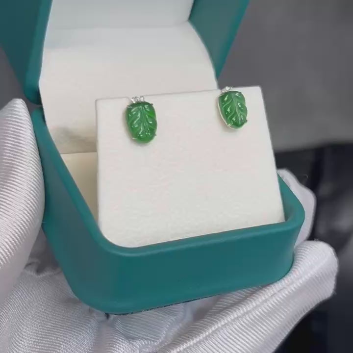 [Fine Jewelry] 18k White Gold & Diamond & Jade Leaf Design Earring Studs
