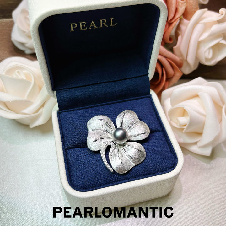 [Designer’s Choice] Lucky Bloom 9mm 5A Platinum Gray Pearl Clover Brooch