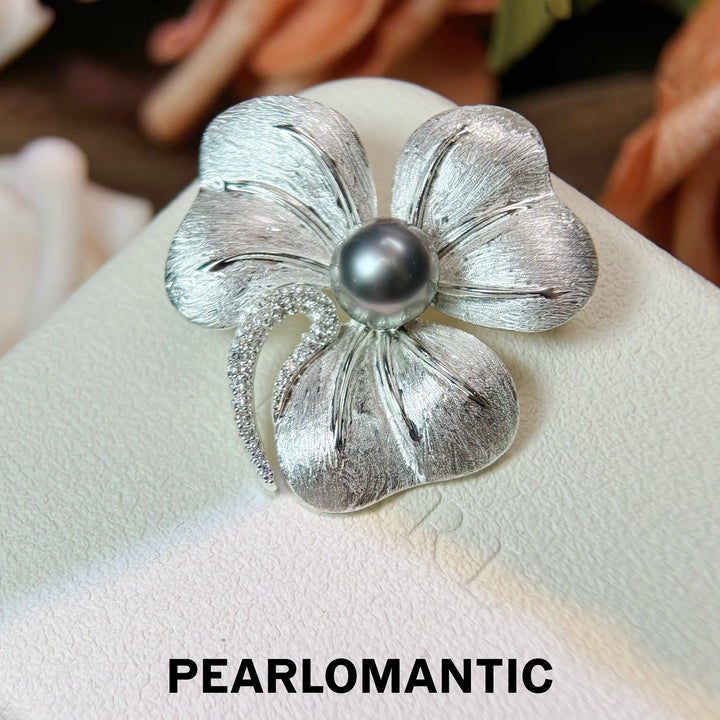 [Designer’s Choice] Lucky Bloom 9mm 5A Platinum Gray Pearl Clover Brooch