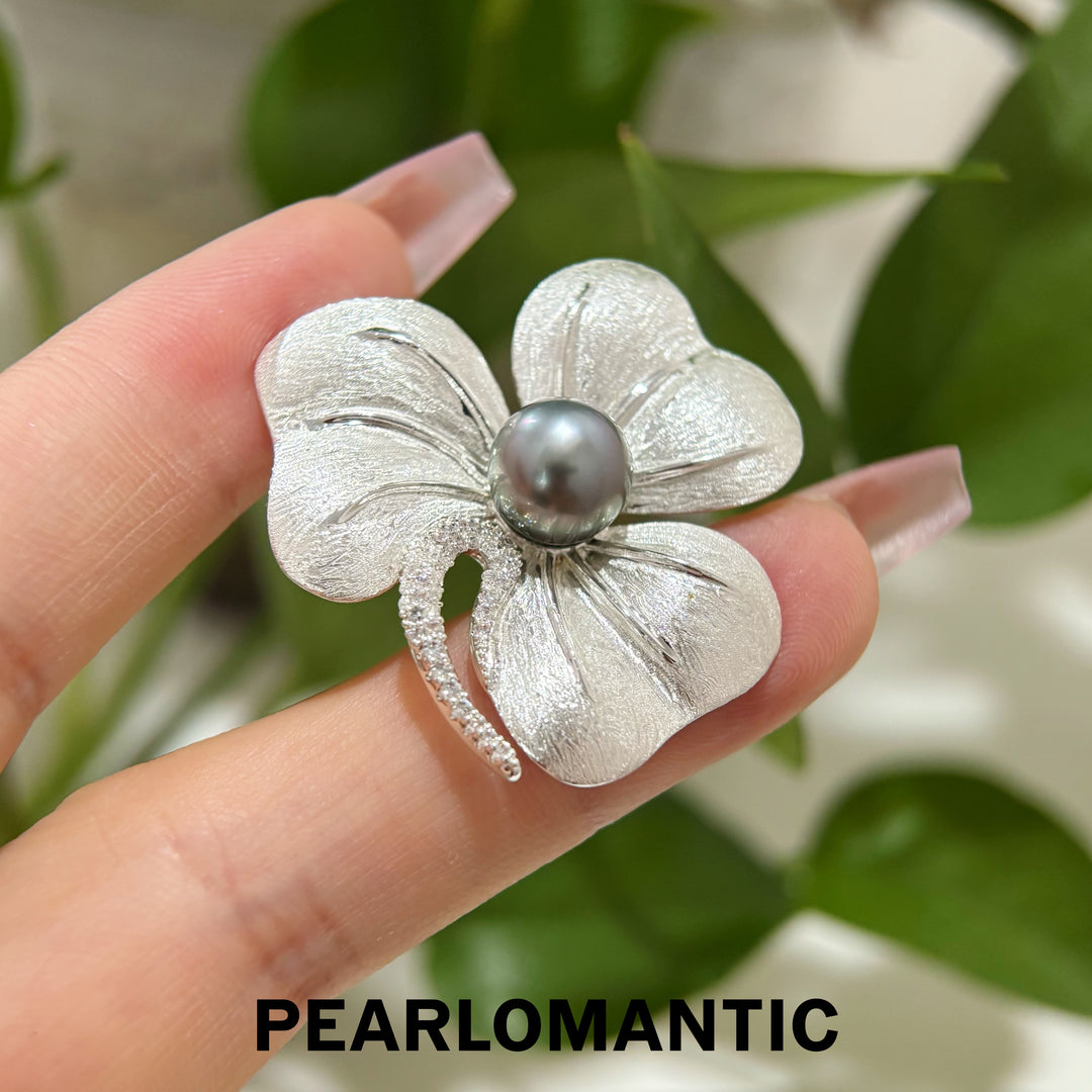 [Designer’s Choice] Lucky Bloom 9mm 5A Platinum Gray Pearl Clover Brooch