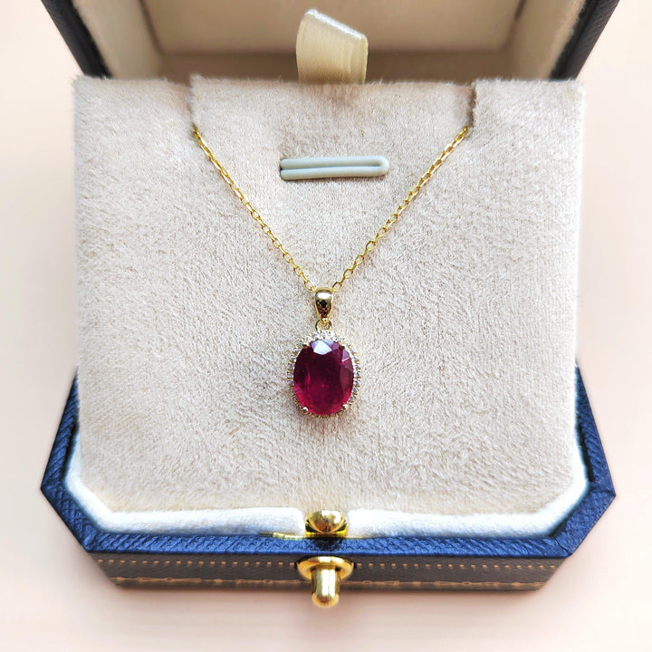 Burma Ruby and 18kt Yellow Gold Pendant